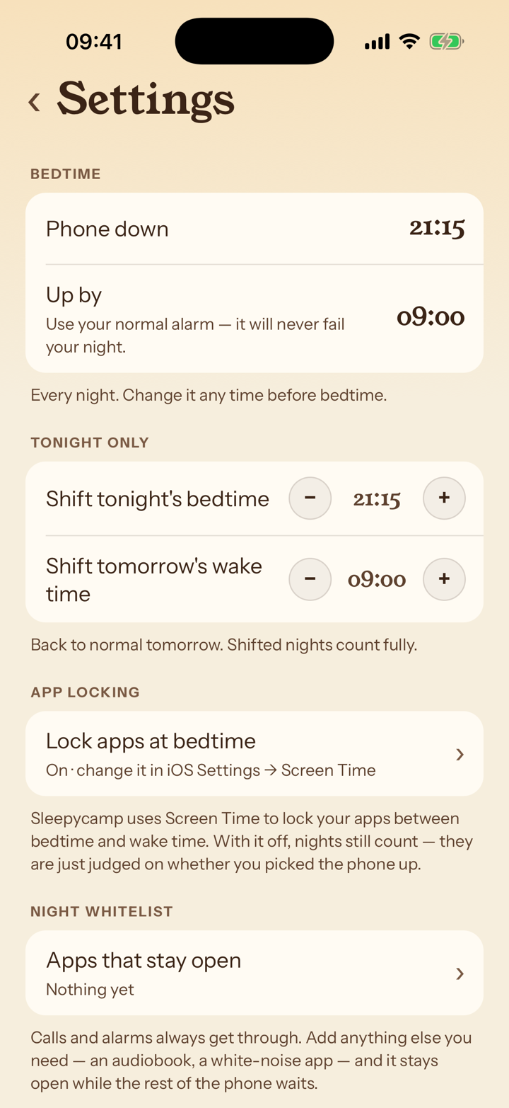 The Sleepycamp settings screen: Phone down 21:15, Up by 09:00, app locking with Screen Time, and a night whitelist of apps that stay open